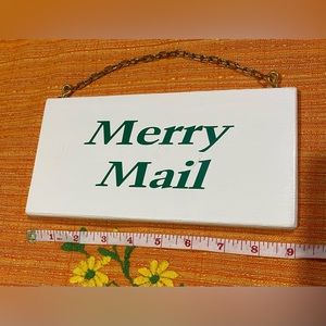 9X4 in. White /greenWood and Metal Christmas Merry Mail Wall Plaque ,
Pre owned